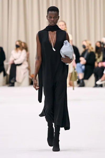 Look 12